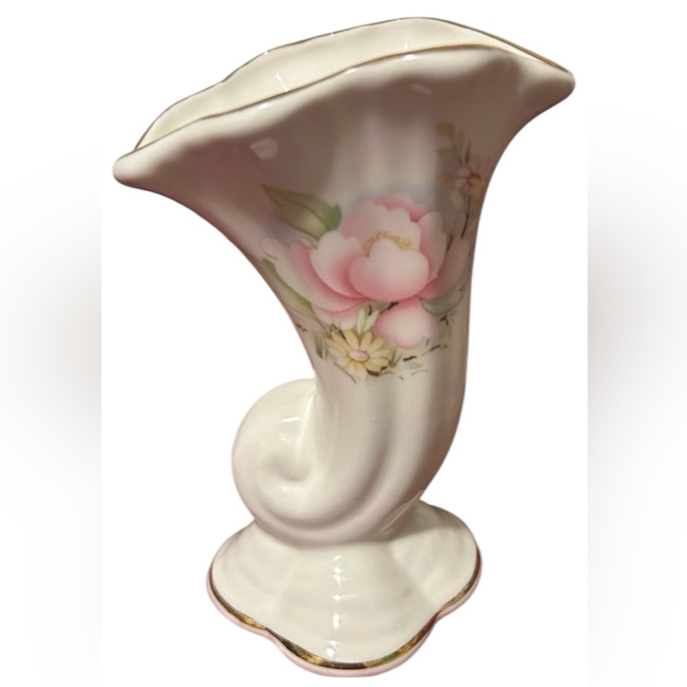 VINTAGE SHELL SHAPED VASE BONE CHINA